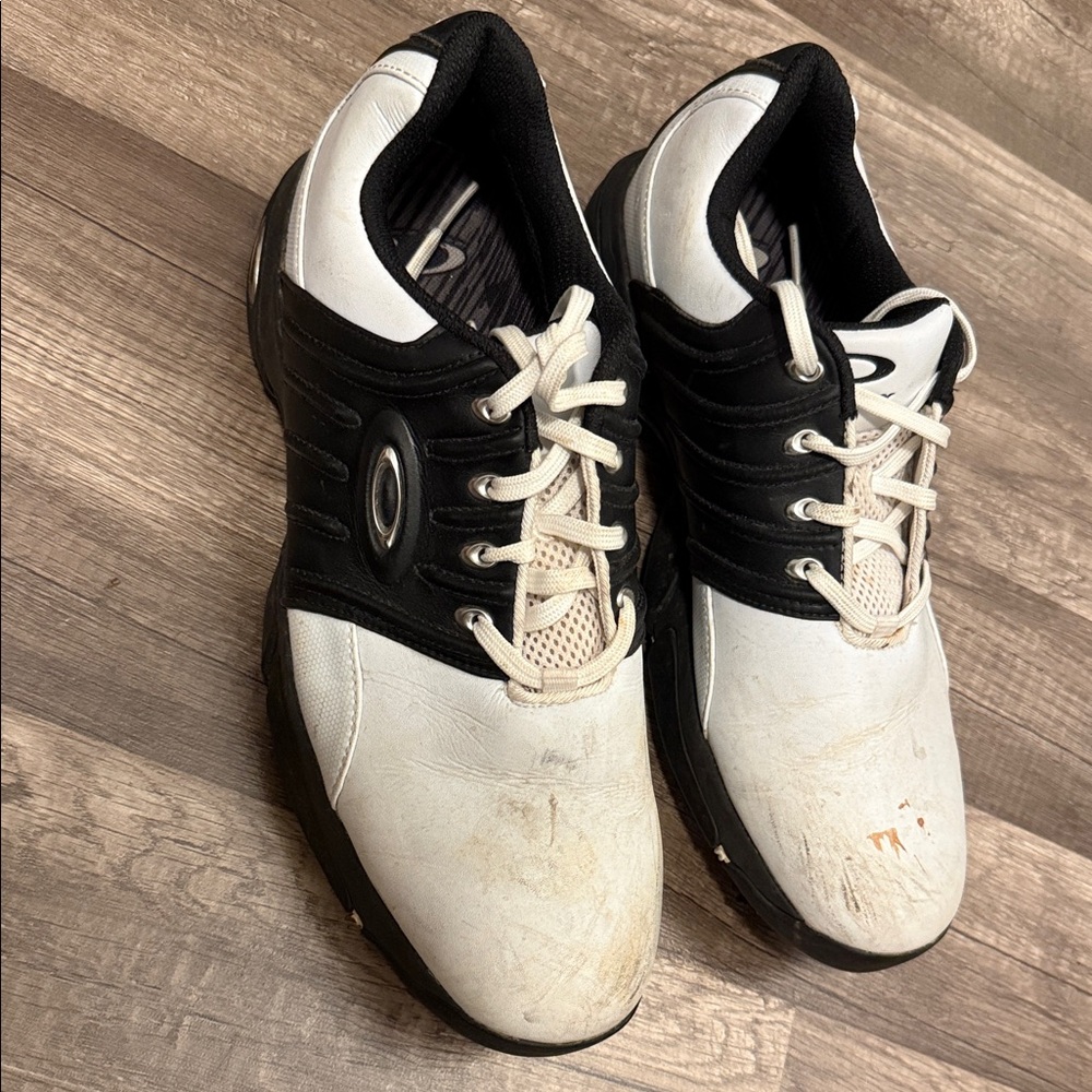Oakley Sz 11 Golf shoes Men's Black and White